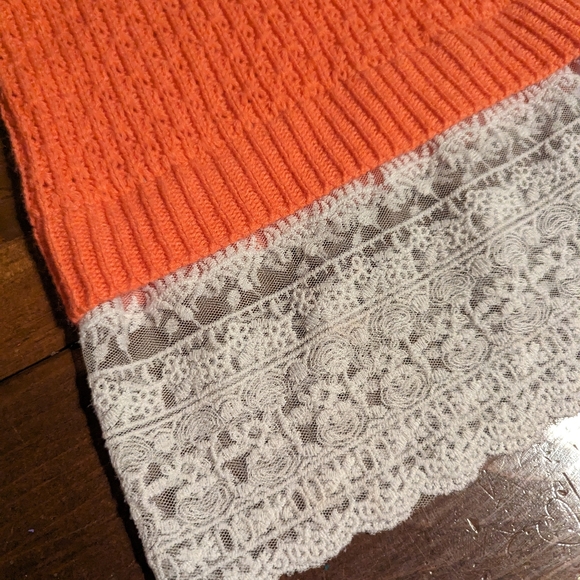 Girls light knit long sleeve shirt with lace trim - Picture 2 of 5